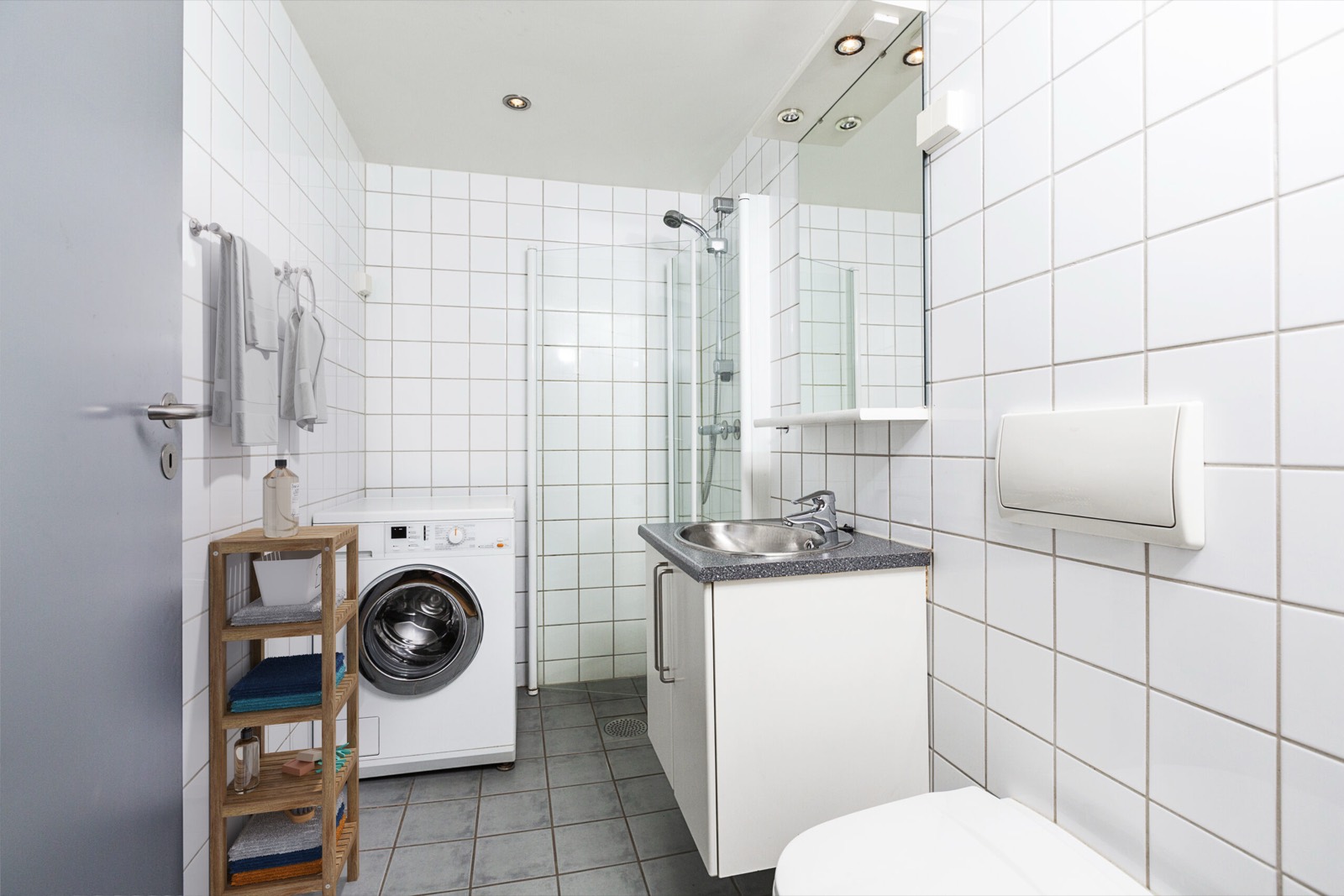 Flislagt bad med vaskemaskin